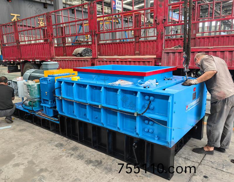 廢舊(old)瀝青路(road)麵破碎機